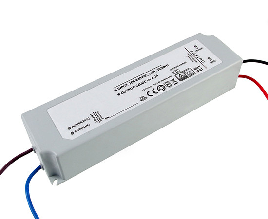 Stromversorgung; 100,8 W